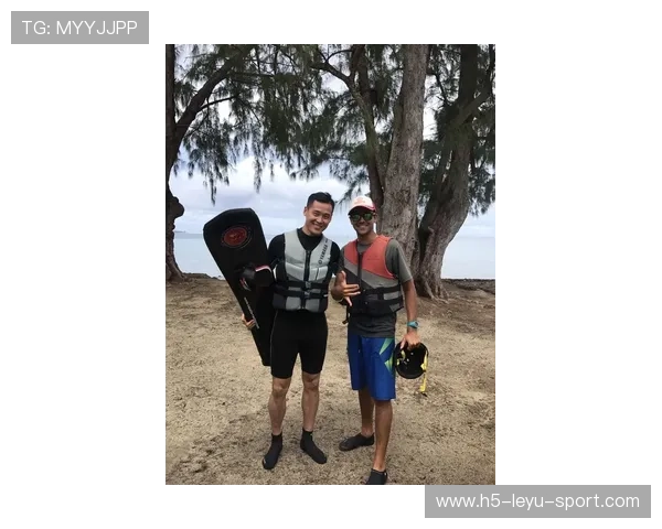 滑雪教练穿比基尼示范引全网热议